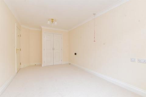 2 bedroom flat for sale, Bolters Lane, Banstead, Surrey