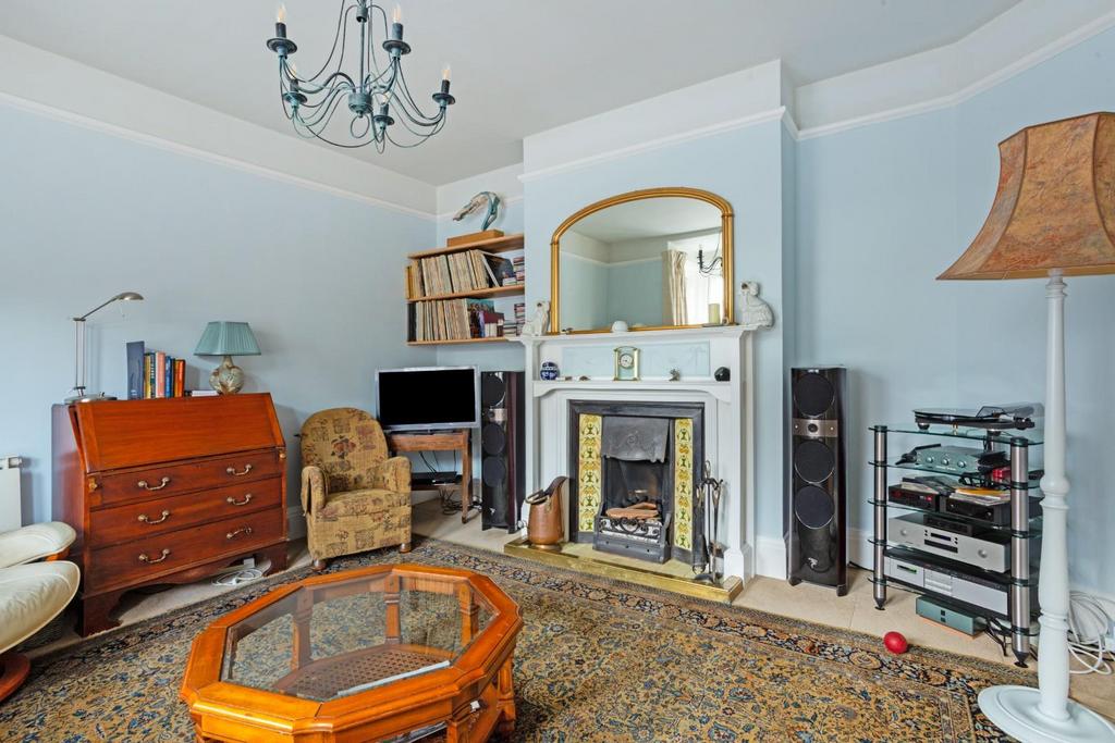 83691 12 Victoria Road (3).jpg