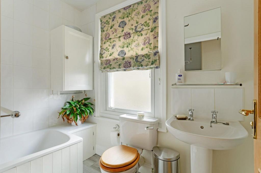 83691 12 Victoria Road (21).jpg
