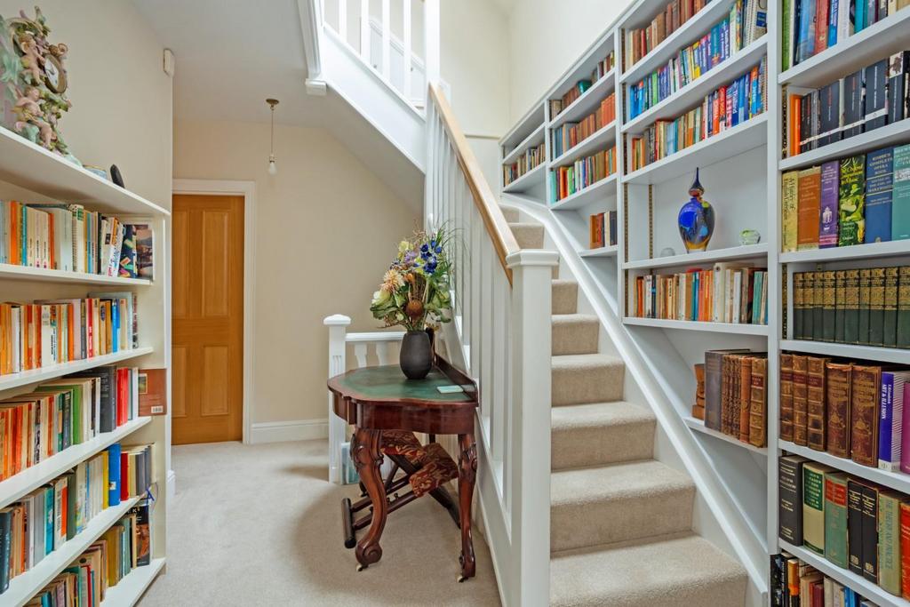 83691 12 Victoria Road (12).jpg