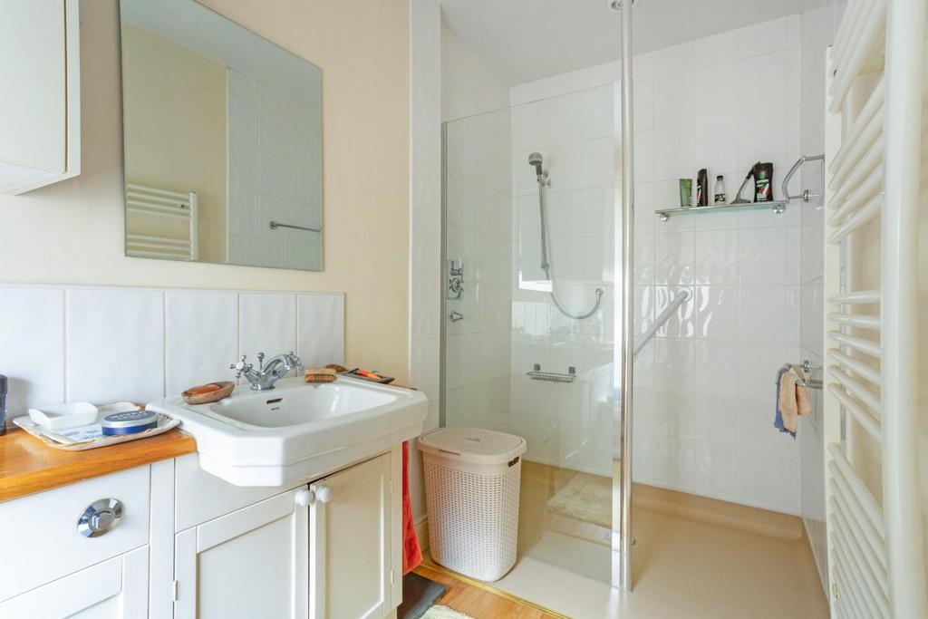 83691 12 Victoria Road (22).jpg