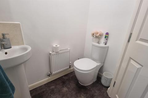 4 bedroom house to rent, Constance Close, Coventry, CV3 1LN