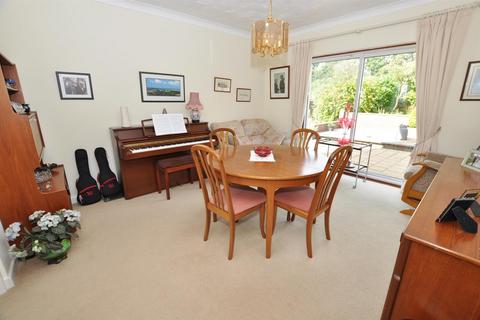 5 bedroom house for sale, 10 Meinciau Road, Mynyddygarreg, Kidwelly