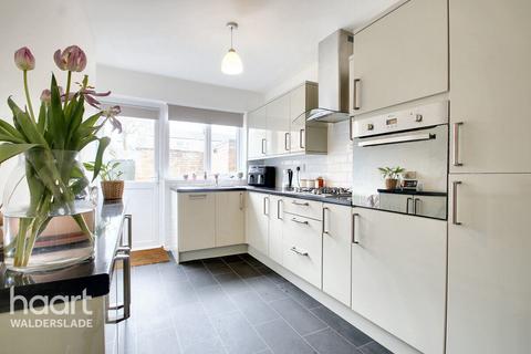 4 Lambeth Close, Chatham, ME5 8YL