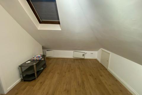 1 bedroom flat to rent, Flat 6 92 Aldborough Road South Ilford IG3 8EY