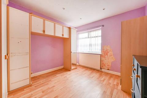 1 bedroom flat for sale, Connell Crescent, Ealing, London, W5