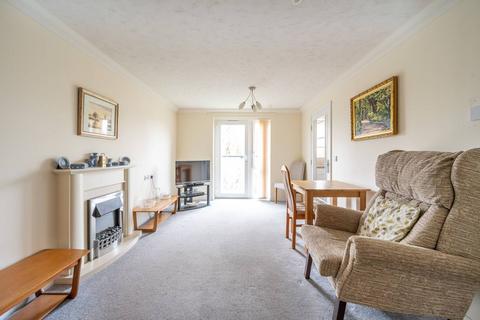 1 bedroom flat for sale, King Henry Lodge, Chingford, London, E4