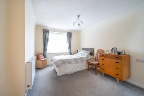 1 bedroom flat for sale, King Henry Lodge, Chingford, London, E4