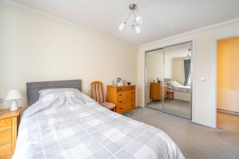 1 bedroom flat for sale, King Henry Lodge, Chingford, London, E4