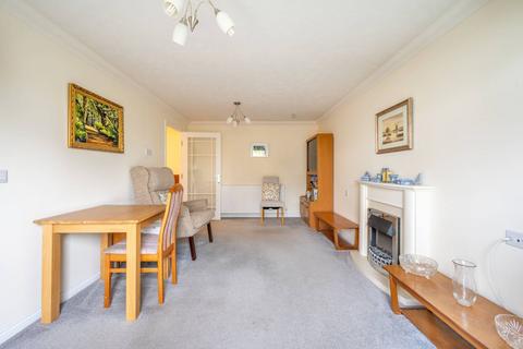 1 bedroom flat for sale, King Henry Lodge, Chingford, London, E4