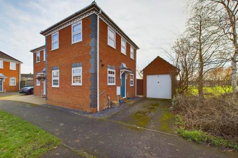 2 bedroom semi-detached house for sale, Lark Vale, Aylesbury HP19