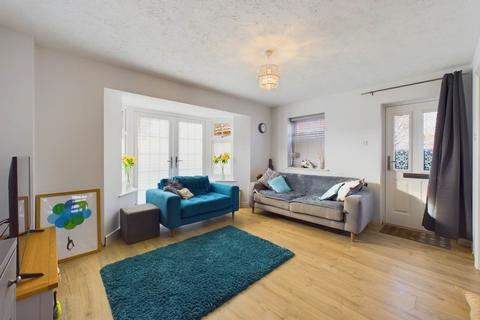 2 bedroom semi-detached house for sale, Lark Vale, Aylesbury HP19