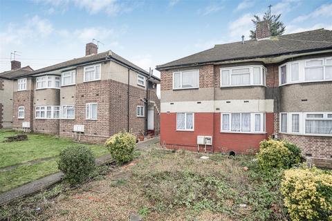 2 bedroom flat for sale, Fullwell Avenue, Clayhall