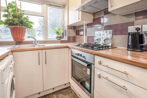 2 bedroom flat for sale, Fullwell Avenue, Clayhall