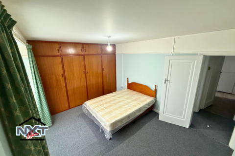 2 bedroom flat to rent, Egerton Court, Hainault Road, London, E11