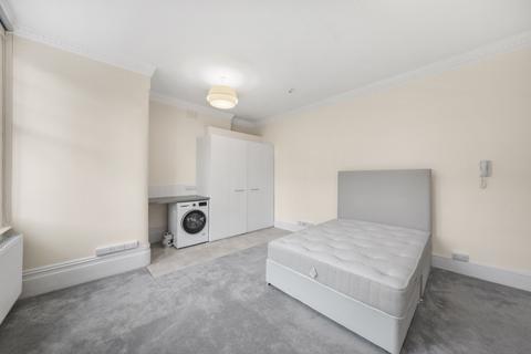 Studio to rent, Egerton Gardens, Knightsbridge SW3