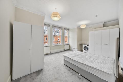 Studio to rent, Egerton Gardens, Knightsbridge SW3