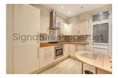 3 bedroom terraced house for sale, James Lane, London E11