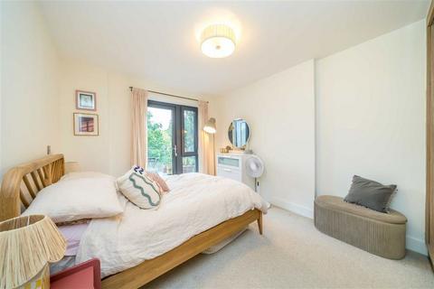 2 bedroom flat for sale, Railshead Road, Old Isleworth TW7