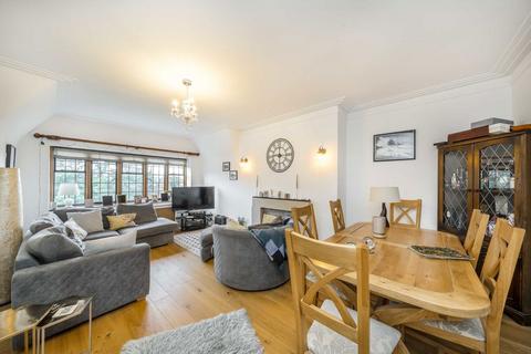 3 bedroom flat for sale, Wildcroft Road, London SW15