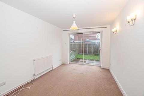 51 Chaffinch Drive, Uttoxeter, ST14 8UE