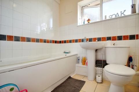 2 bedroom flat to rent, Tudor Walk, Swindon SN3