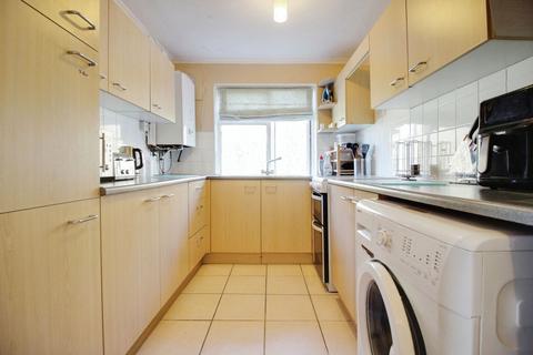 2 bedroom flat to rent, Tudor Walk, Swindon SN3