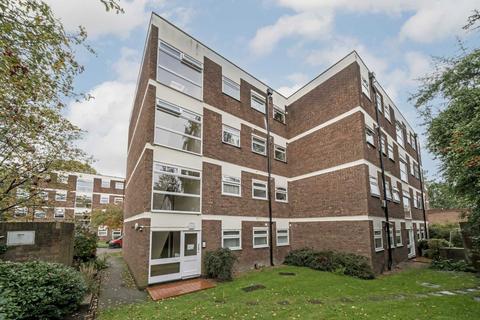 2 bedroom flat for sale, Oak Tree Close, London W5