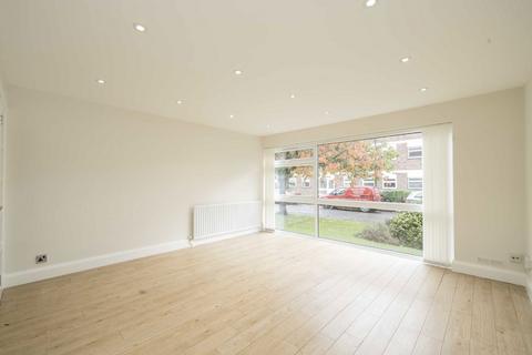 2 bedroom flat for sale, Oak Tree Close, London W5