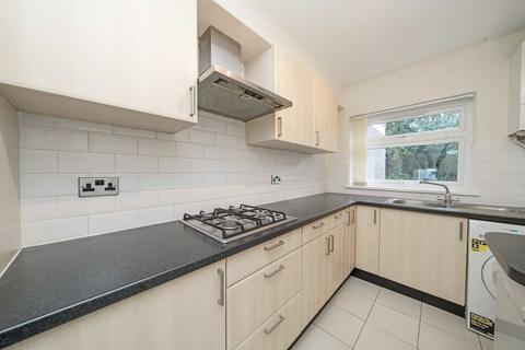 2 bedroom flat for sale, Oak Tree Close, London W5