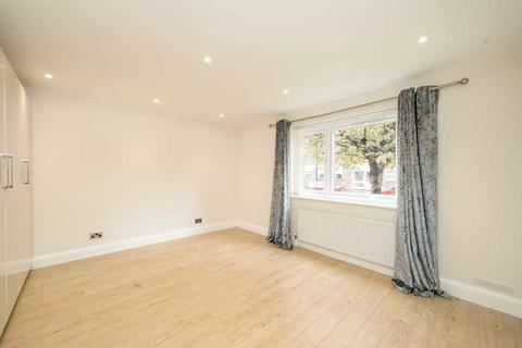 2 bedroom flat for sale, Oak Tree Close, London W5