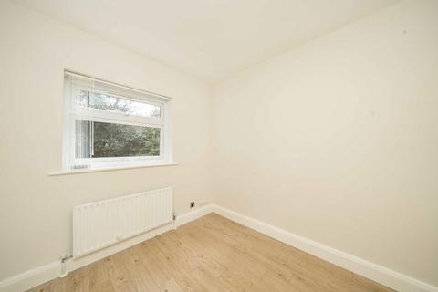 1 Oak Tree Close, London, W5 2AQ