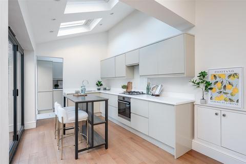 25 Sandringham Street, York, YO10 4BA