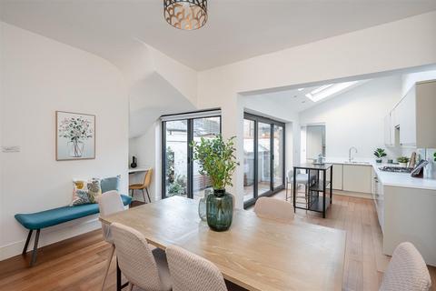 25 Sandringham Street, York, YO10 4BA