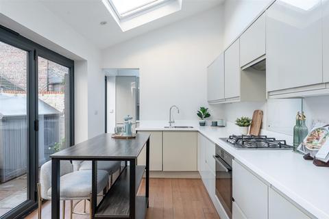 25 Sandringham Street, York, YO10 4BA