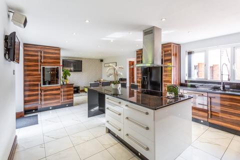 2 Travis Close, Hatfield, Doncaster, DN7 6TL