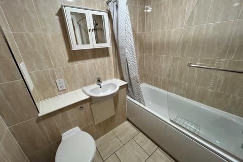 2 bedroom flat to rent, Stewartby Avenue, Hampton Vale, Peterborough, Cambridgeshire. PE7 8NJ