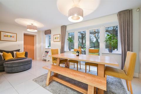 5a Richmond Crescent, Epsom, KT19 8JA