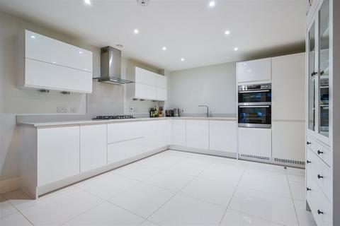 5a Richmond Crescent, Epsom, KT19 8JA