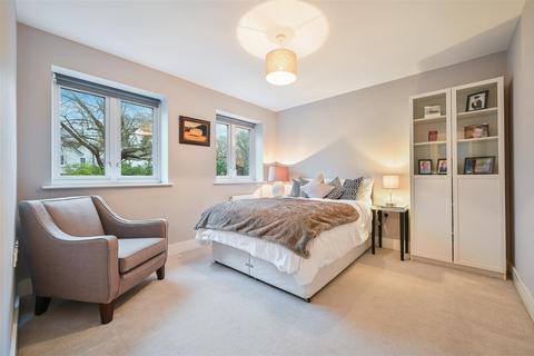 5a Richmond Crescent, Epsom, KT19 8JA