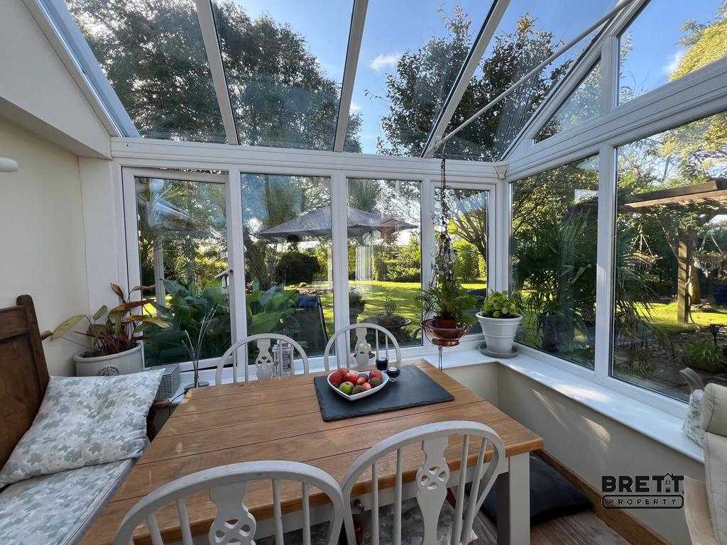 Conservatory/Dining Room