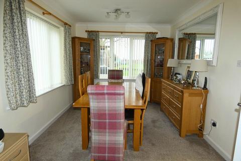 3 bedroom bungalow for sale, East Road, CO5 8TA