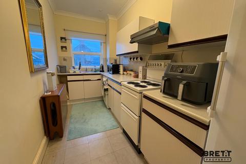 2 bedroom flat for sale, Clareston Court, Station Road, Tenby, Pembrokeshire. SA70 7LZ