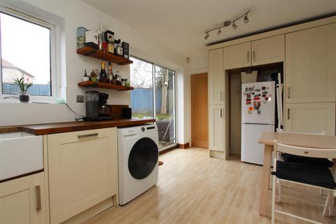 3 bedroom end of terrace house for sale, Hale Close, Hanham, Bristol