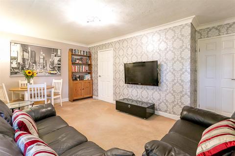 2 bedroom flat to rent, Wark Court, South Gosforth, Newcastle upon Tyne