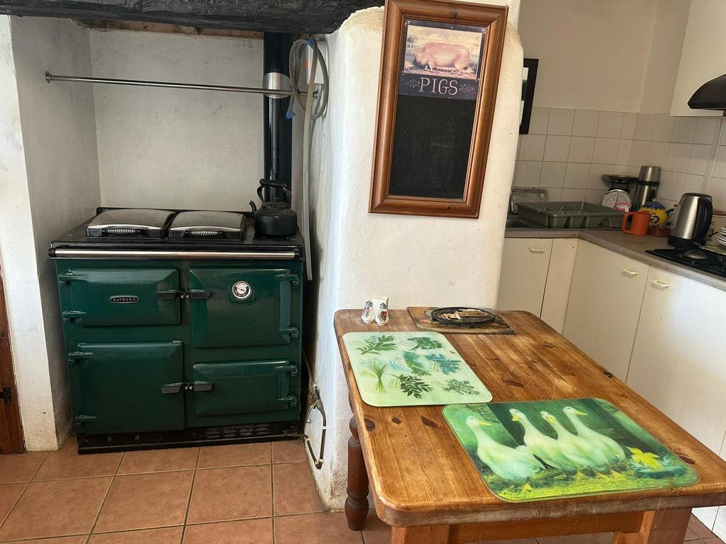 Kitchen/ Dining Room
