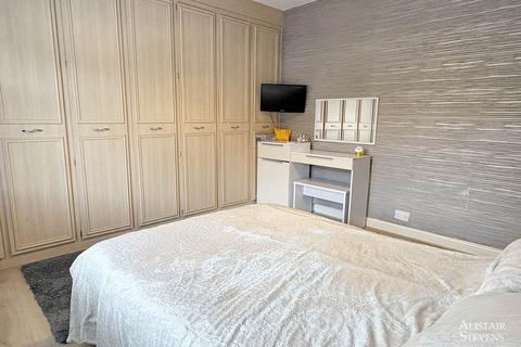 23 Bromley Avenue, Royton, Oldham, OL2 5YB