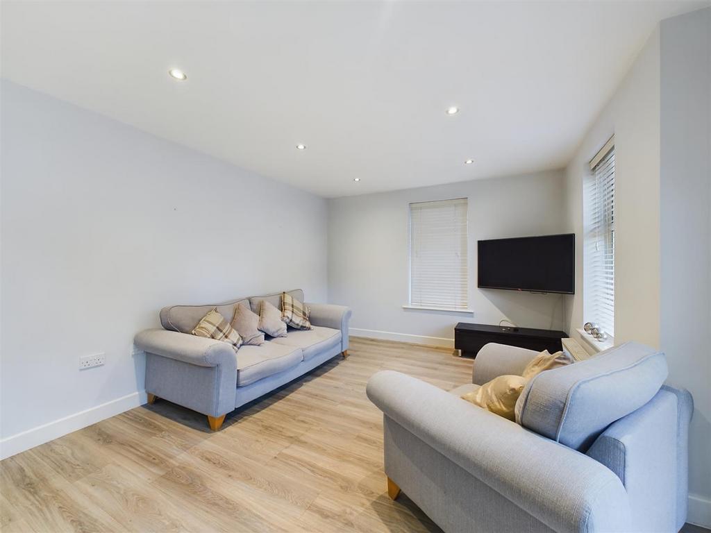 CAM02745 G0-PR0073-STILL005.jpg