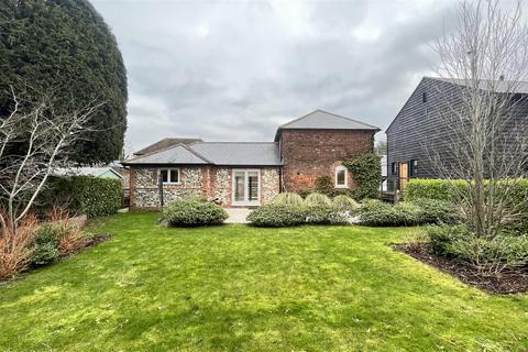 2 bedroom barn conversion to rent, Park Road, Banstead SM7