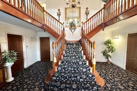 7 bedroom detached house for sale, West Avenue, Savile Park, Halifax